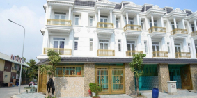 Về quê bân nhà mặt phố, đối diện chợ