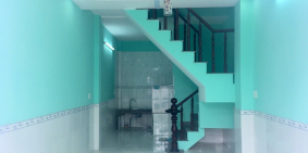 nhà 1 trệt 1 lầu,có sổ hồng,gần chợ Hóc Môn
