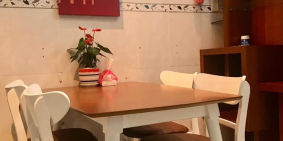 Nhà đẹp kinh doanh tốt trung tâm Bến thành, Quận 1, dt 23m2, 2 lầu, 2wc.