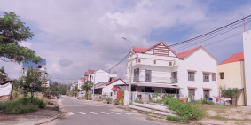 Hai mặt tiền đường 7.5m Nguyễn Phan Vinh, cách sông 10 bước chân.