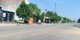 Đất nhà hiện tại là 360m2 có sổ riêng, full thổ cư, đường nhựa 16m kề chợ, KCN