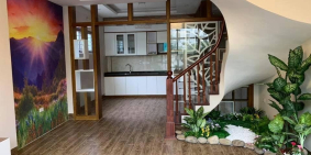 BÁN NHÀ PHỐ NGỤY NHƯ KON TUM , NHÀ MỚI XÂY, Ô TÔ 4 CHỖ ĐỂ TRONG NHÀ :