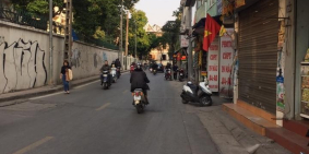 Cần bán nhà cũ 2 tầng  chính chủ mặt phố Ngọc Hà