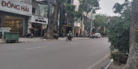 Bán tòa nhà 12 tầng mặt phố Bà Triệu 190m2, MT 6,6m, cho thuê 500tr/tháng