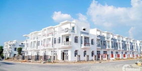 Suất nội bộ cần bán gấp nhà 1 trệt 2 lầu gần chợ 147 m2  lh 0939.22.20.25