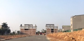 Bán đất tặng nhà 5 tầng thị trấn Thổ Tang, sổ đỏ lâu dài sẵn két. LH 0987.416.47