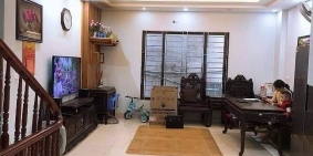 Bán nhà tại Cầu Giấy 5 tầng 40m2, 3 mặt thoáng, để lại toàn bộ nội thất