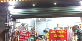 Vỉa hè rộng rãi để xe thoải mái, gần trường chợ khu đông dân cư