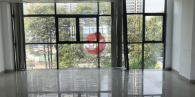 Cho thuê văn phòng giá rẻ quận 10, diện tích 247m2, trần sàn hoàn thiện