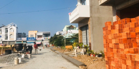 Nhà mới đang xây dựng tân cổ điển 1 trệt 3 lầu mặt tiền chợ Bình Minh