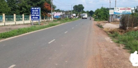 bán đất có sổ hồng cầm tay ,giá 2,4tr/ m2,mặt tiền đường nhựa 32m