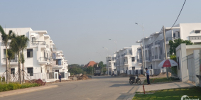 Nhà 1 trệt 2 lầu TT Trảng Bom sổ hồng riêng giá chỉ từ 750tr.