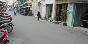 Nhà đẹp mặt tiền hẻm lớn tại Bình Tân giá thương lượng