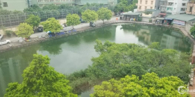 Cho thuê mặt bằng làm văn phòng, DT 80M2, có thang máy, View hồ thoáng và sáng.