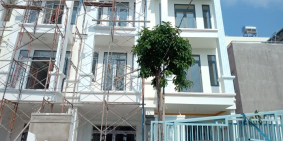 Bán căn nhà mới xây gần sân vận động Dĩ an