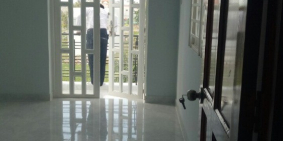 Nhà bình chánh, shr, 100m  1 lầu 3pn giá 900tr