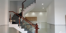 Bán nhà 88m2 3 lầu, cách chợ Bình Chánh + kdc Rạng Đông 2km