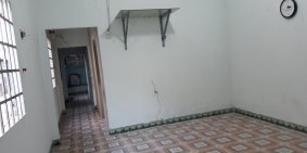 Nhà cách chợ phú hòa 300m. 2 phòng ngủ, sân ô tô, đường xe tải