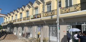 Nhà ngay chợ Hưng Long 500 tr vào ở ngay