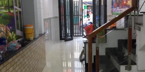 NHÀ MẶT TIỀN - 4 PHÒNG NGỦ - SÁT QUẬN 1 - GIÁ 7 TỶ.