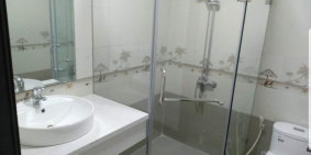 Nhà Mới Đẹp Phùng Chí Kiên 45m2 x 5T, MT 4m, 2 Giếng Trời. Giá 5.2 tỷ.