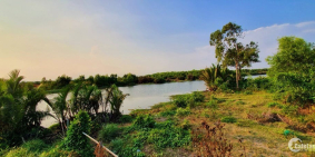 Kẹt tiền bán gấp 1000m2 mặt sông mát mẻ sát Quận 2