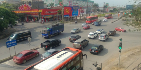 Mat tien qua dep de treo bien quang cao