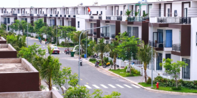 Nhà nằm ngay mặt tiền đường quốc  lộ 1A còn thương lượng ít