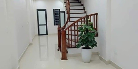 Nhà Chùa Láng,2 mặt ngõ thông ô tô,40m2, giá thương lượng.