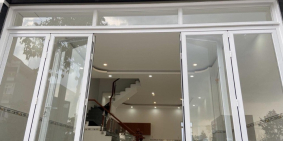 Bán nhà 1 trệt 2 lầu Bình Chánh, 1 tỷ 7, sổ hồng riêng