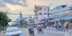 Bán nhà MTKD Nguyễn Sơn Q.Tân Phú DT 4x13.5 Đúc 4 lầu st nhà mới Gía 11.8 tỷ TL