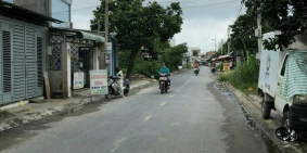 Bán gấp căn nhà 1 trệt 1 lầu ở Hóc Môn, sổ riêng, giá thương lượng.