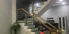 BÁN NHÀ : HẺM XE HƠI CHẠY QUA NHÀ, NHÀ ĐEP. DT: 38M2, GIÁ 3.5 TỶ.