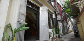 Cần bán nhà phố Xuân Thủy-DT 35m2-4 tầng-mt 5,8m - giá 3,3 tỷ