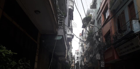 Cho thuê nhà giá rẻ, 65m2, thông, đối diện công viên, tại ngõ 170 Hoàng Ngân.