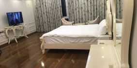 Cho thuê nhà ngõ 120 Trần Duy Hưng. 70m2, thông sàn, cực đẹp, giá hấp dẫn