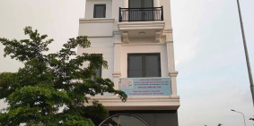 Bán gấp căn nhà phố 1 trệt, 2 lầu, mặt tiền đường Nguyễn Chí Thanh.