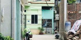 Nhà 3 tầng DT 35,8m2 hướng ĐN, có sân chơi rộng.