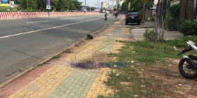 Đất mặt tiền Đại Lộ Bình Dương(gần trạm thu phí suối giữa). Diện tích: 971m2.