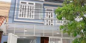 Kẹt tiền cần bán căn nhà mặt tiền bên hông bv Đồng Nai,phường Tam Hòa..