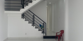 Cần bán gấp nhà 1 trệt 1 lầu ở thị trấn Đức Hòa, công viên Võ Văn Tần, giá 880tr