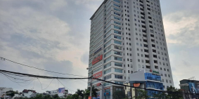 giữa ngã ba vòng xuyến Văn Cao Trích Sài, 92 mét vuông