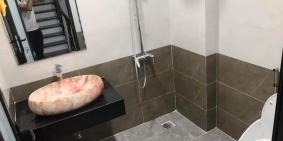 Nhà mới đẹp ở Láng Hạ, 32m2 * 5 tầng, mặt tiền rộng 5.7m, sân trước để được 2oto