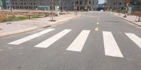 cần tiền bán gấp lô đất mặt tiền DT743 .gần ngã tư miễu ồng cù