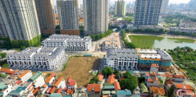Căn liền kề 5 tầng đối diện cổng vào Chung Cư Mulberry Land - Mỗ Lao, Hà Đông.
