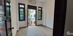 Bán nhà mặt ngõ, buôn bán nhỏ phố Đào Tấn, 3.5 tầng 1.89 tỷ