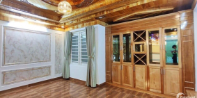 Nhà đẹp, 80m2 rộng rãi, nằm trong khu vực khuôn viên và gần chợ, q Bình Tân