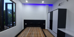 Nhà kiệt mới xây, sẵn nội thất, mặt tiền rộng