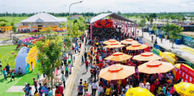 VIetuc Varea-Lô 5x20 vuông vứt đối diện Quảng trường nhạc nước