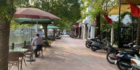 Kinh doanh, vỉa hè, view hồ đắc địa quận Ba Đình. 100m2 - mặt tiền 4m.